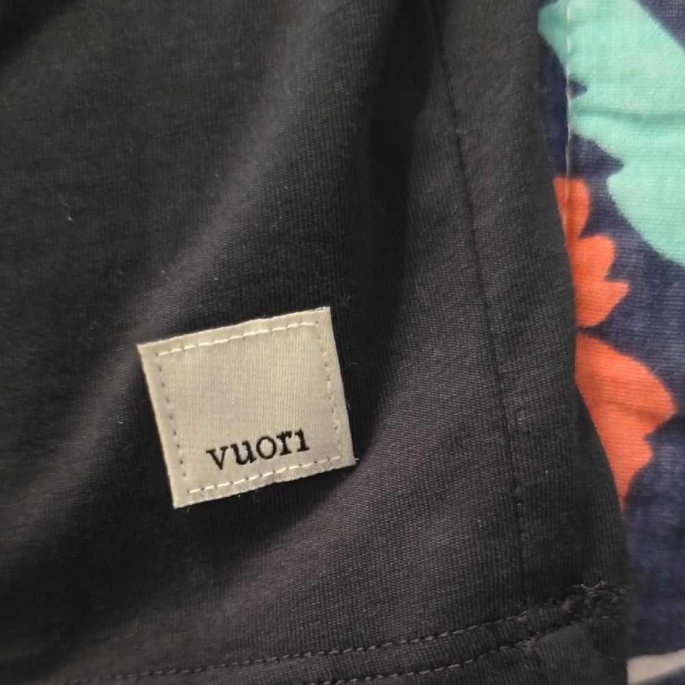 NWOT Vuori Oversized Black Long Sleeve Crewneck Tee - Picture 4 of 7